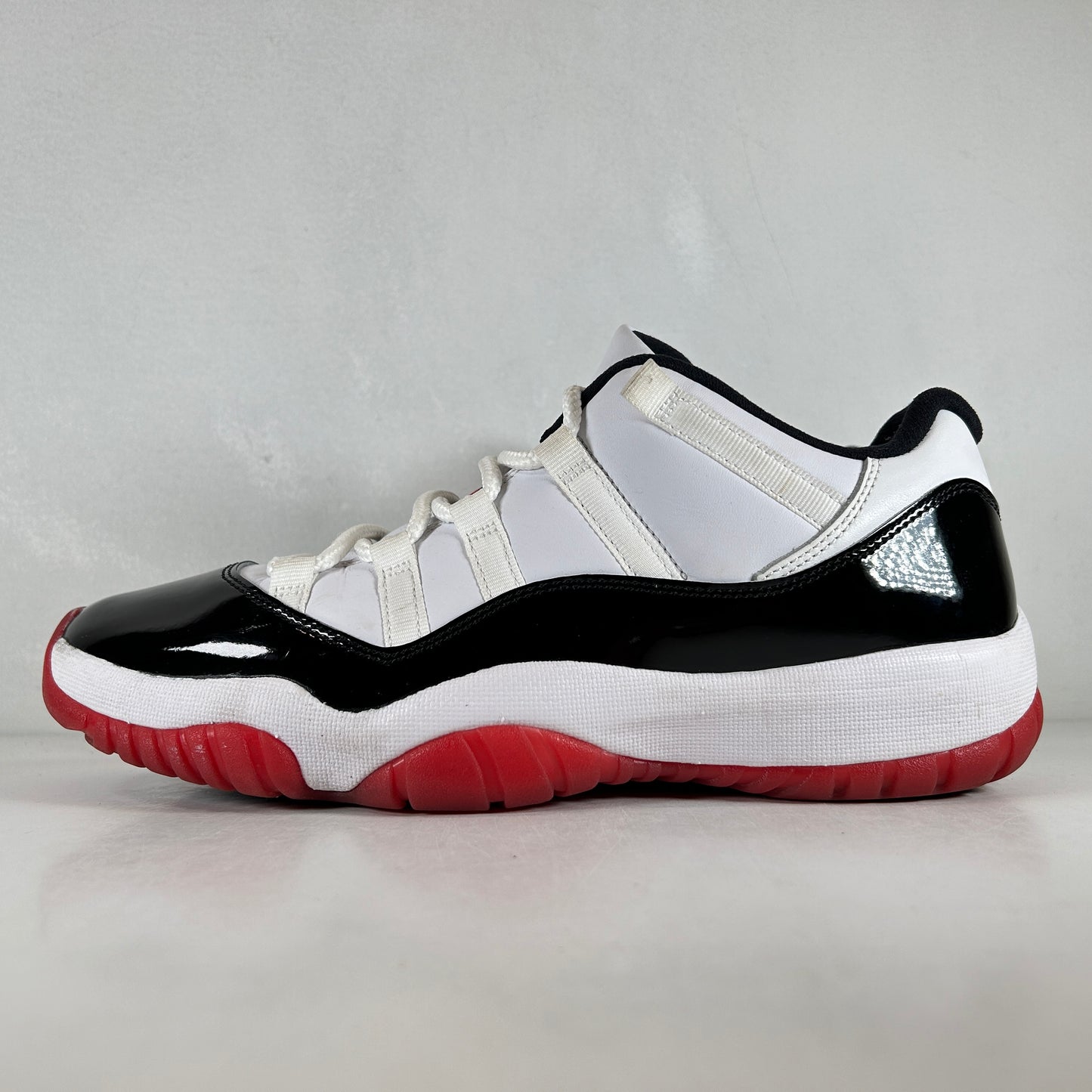AV2187 160 Jordan 11 Retro Low Concord Bred [USED] - 9.5 M (Used) (No Box)