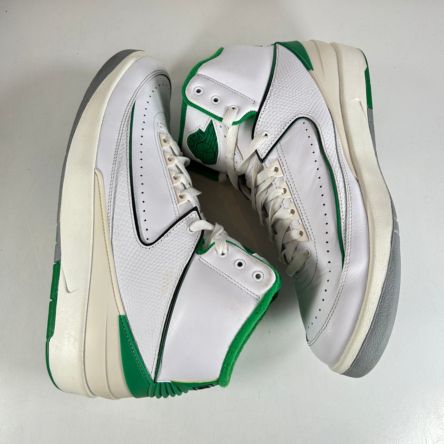 DR8884 103 Jordan 2 Retro Lucky Green - 11 M (Used)