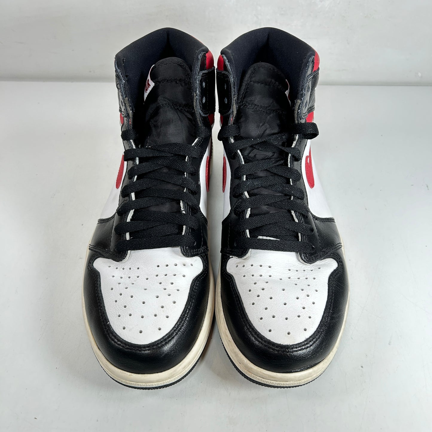 555088 061 Jordan 1 Retro High Black Gym Red [USED] - 9.5 M (Used) (No Box)