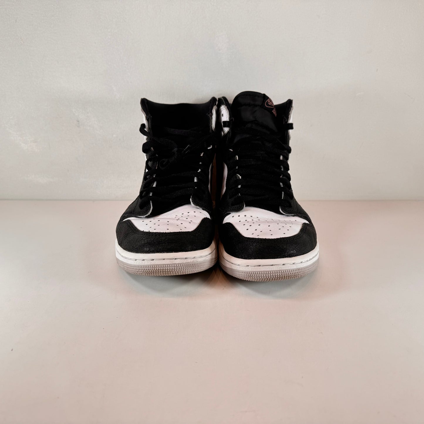 555088 108 Jordan 1 Retro High OG Bleached Coral [USED] - 10.5 M (Used)