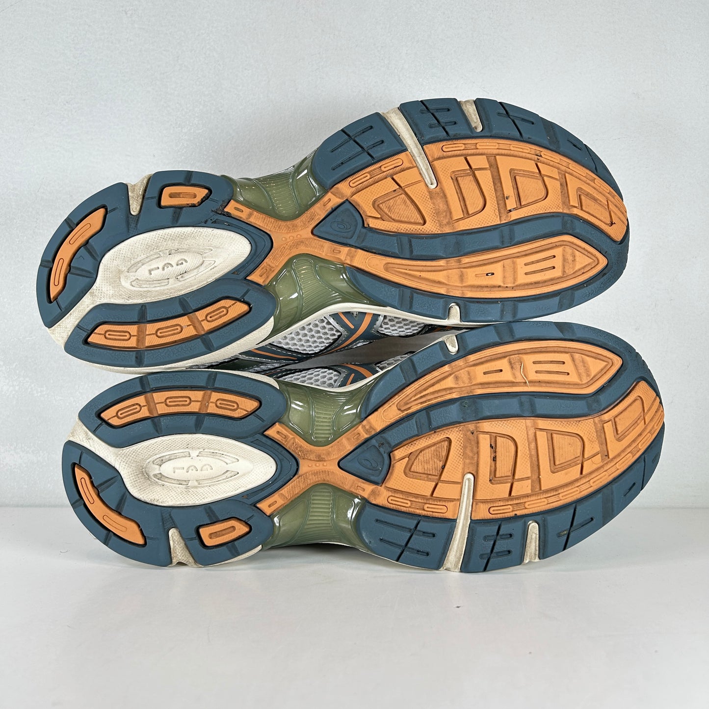 1201A256 110 ASICS Gel-1130 White Ironclad Blue [USED] - 11.5 M (Used)