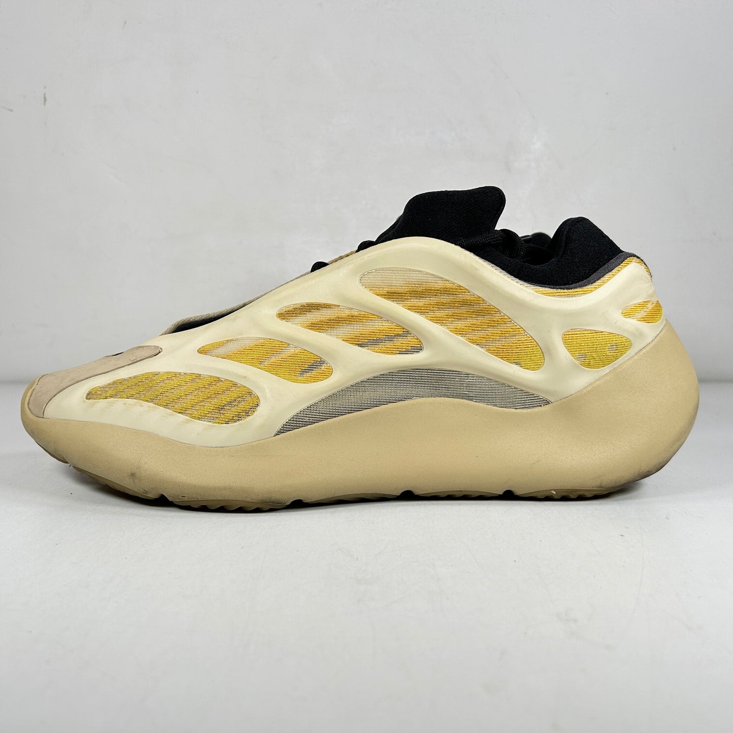 G54853 Adidas Yeezy 700 V3 Safflower [USED]  - 11.5 M (Used)