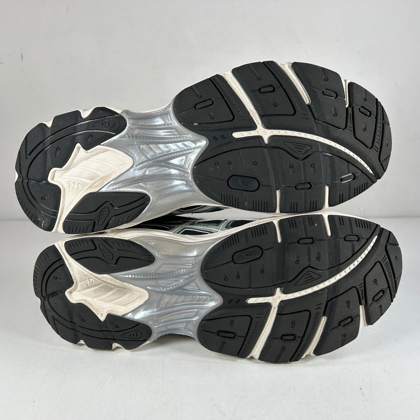 1203A320 003 ASICS GT-2160 Black Seal Grey [USED] - 9 M (Used) (No Box)