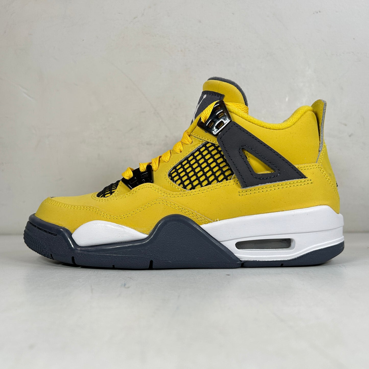 408452 700 Jordan 4 Retro Lightning (2021) (GS) [USED] - 4 Y (Used)