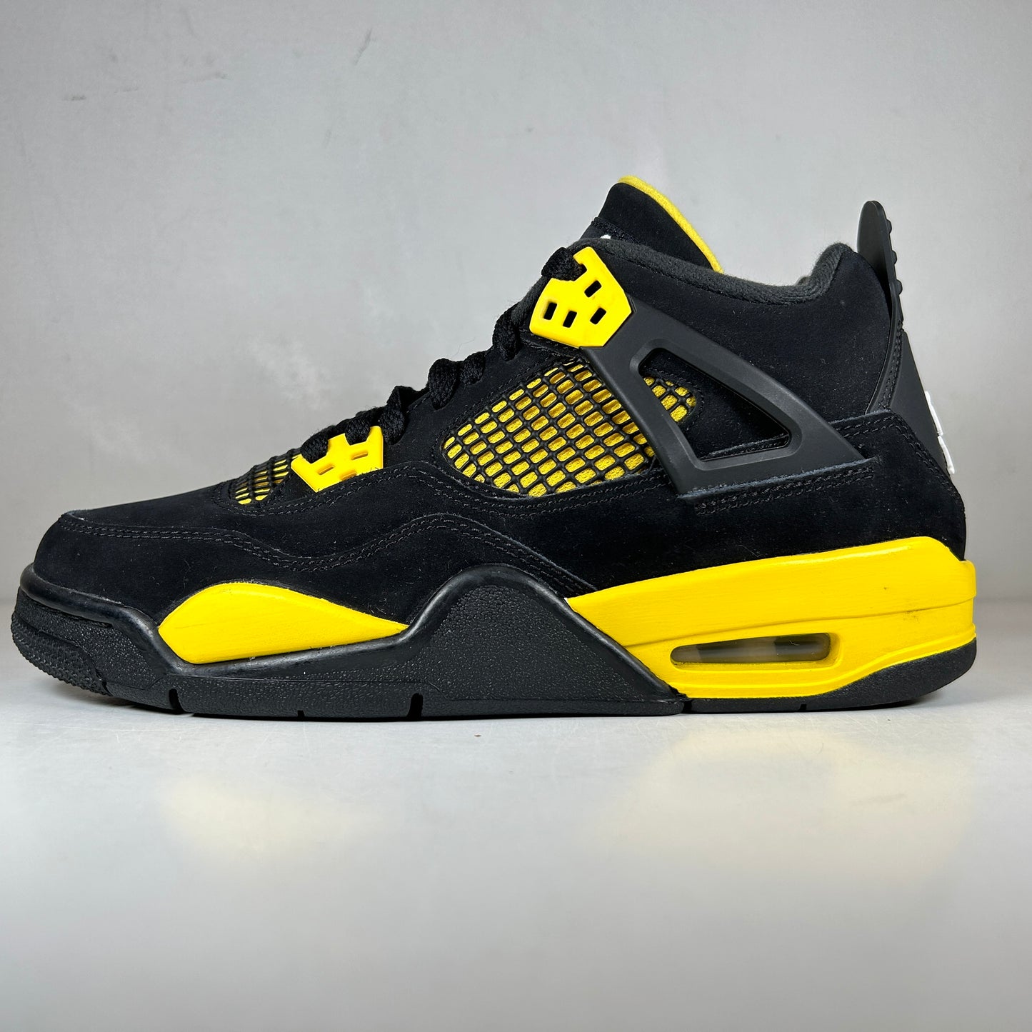 408452 017 Jordan 4 Retro Thunder (2023) (GS) [USED] - 6 Y (Used)