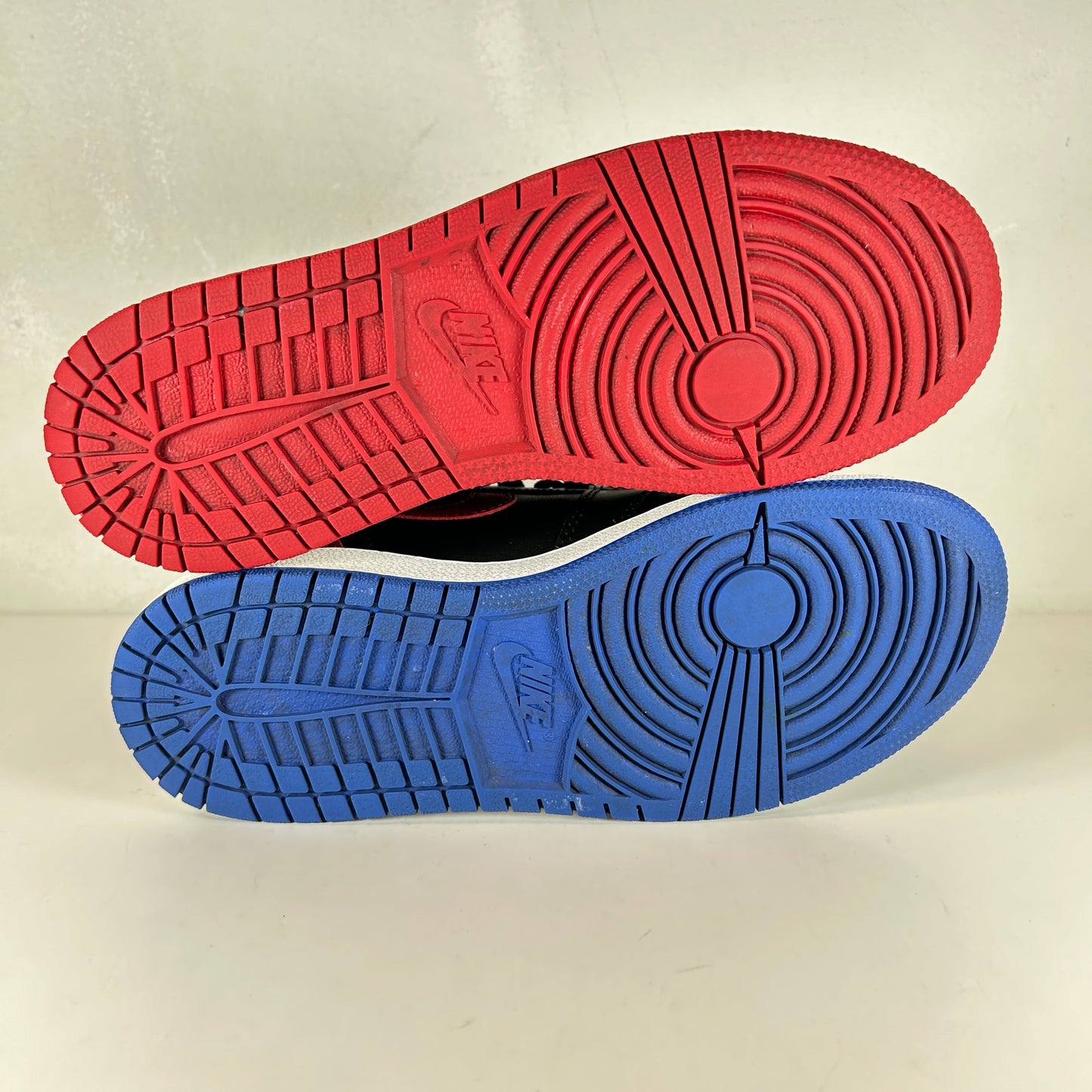 575441 026 Jordan 1 Retro Top 3 (GS) [USED] - 4.5 Y (Used)