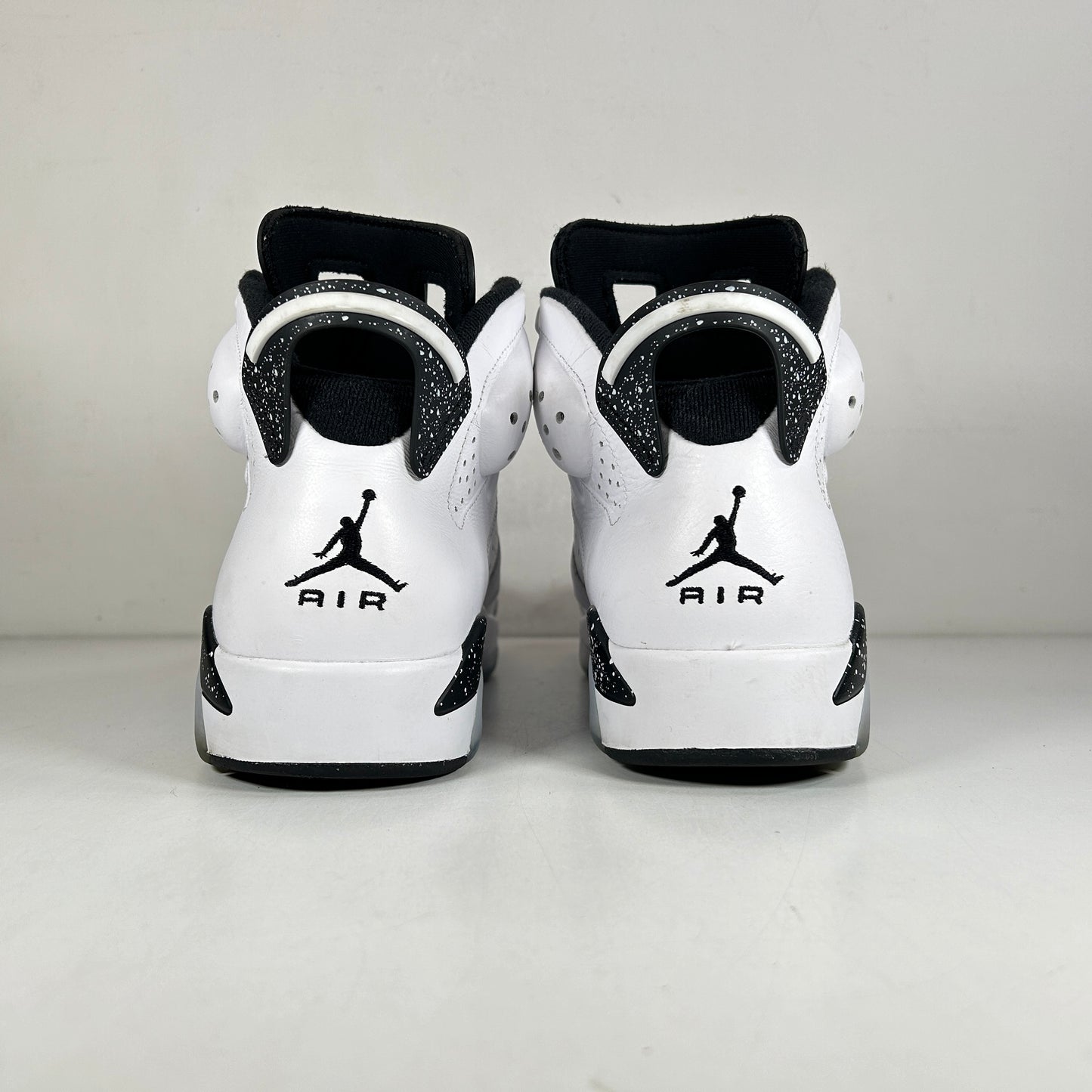 CT8529 112 Jordan 6 Retro Reverse Oreo [USED] - 10.5 M (Used)