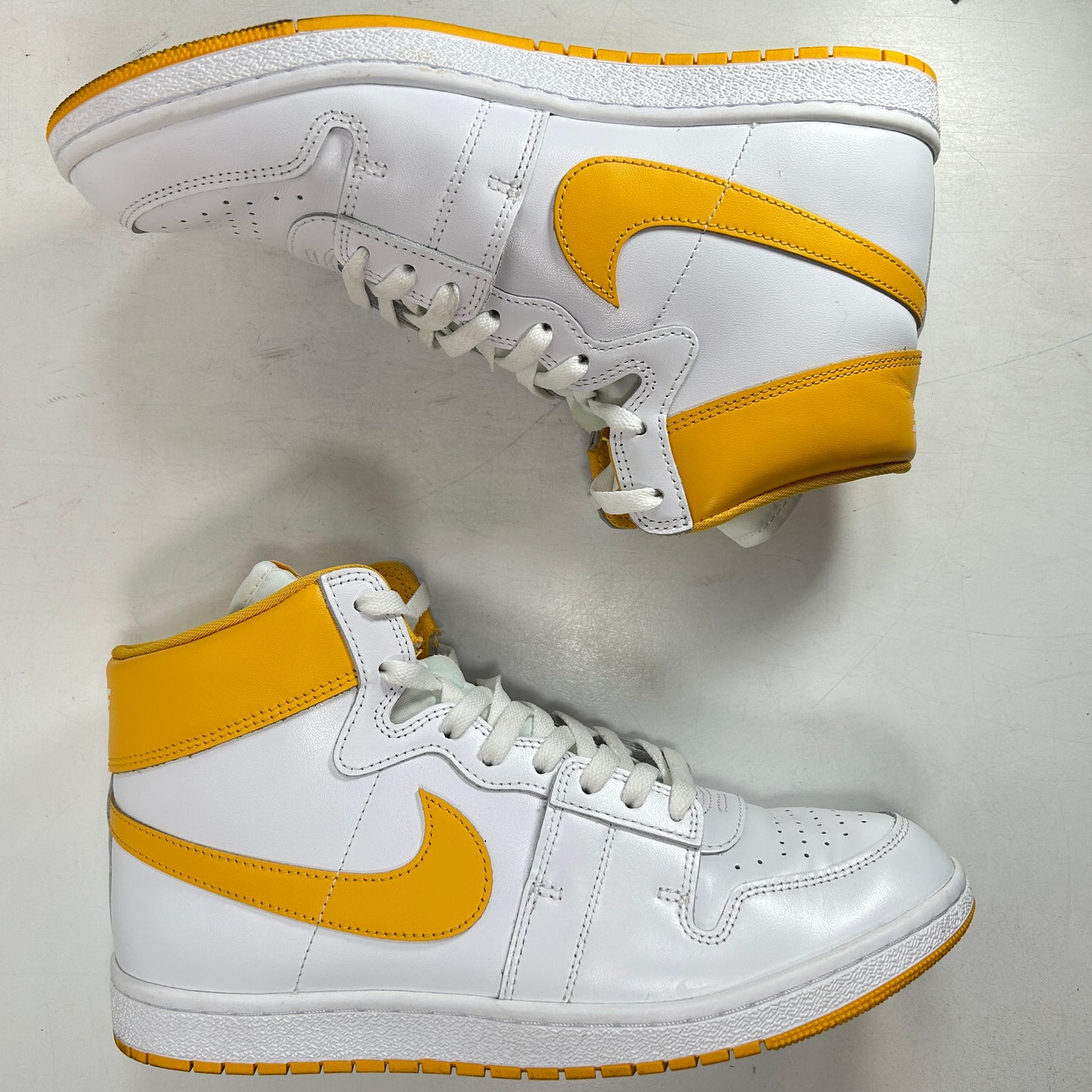 DX4976 107 Nike Jordan Air Ship PE SP University Gold [USED] - 11 M (Used)