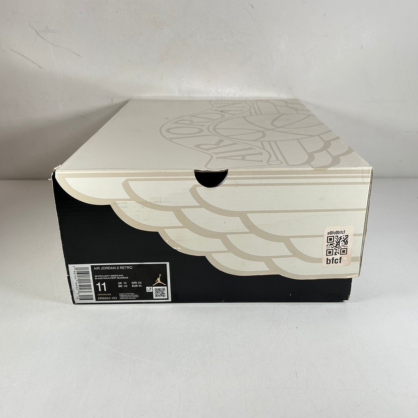 DR8884 103 Jordan 2 Retro Lucky Green - 11 M (Used)