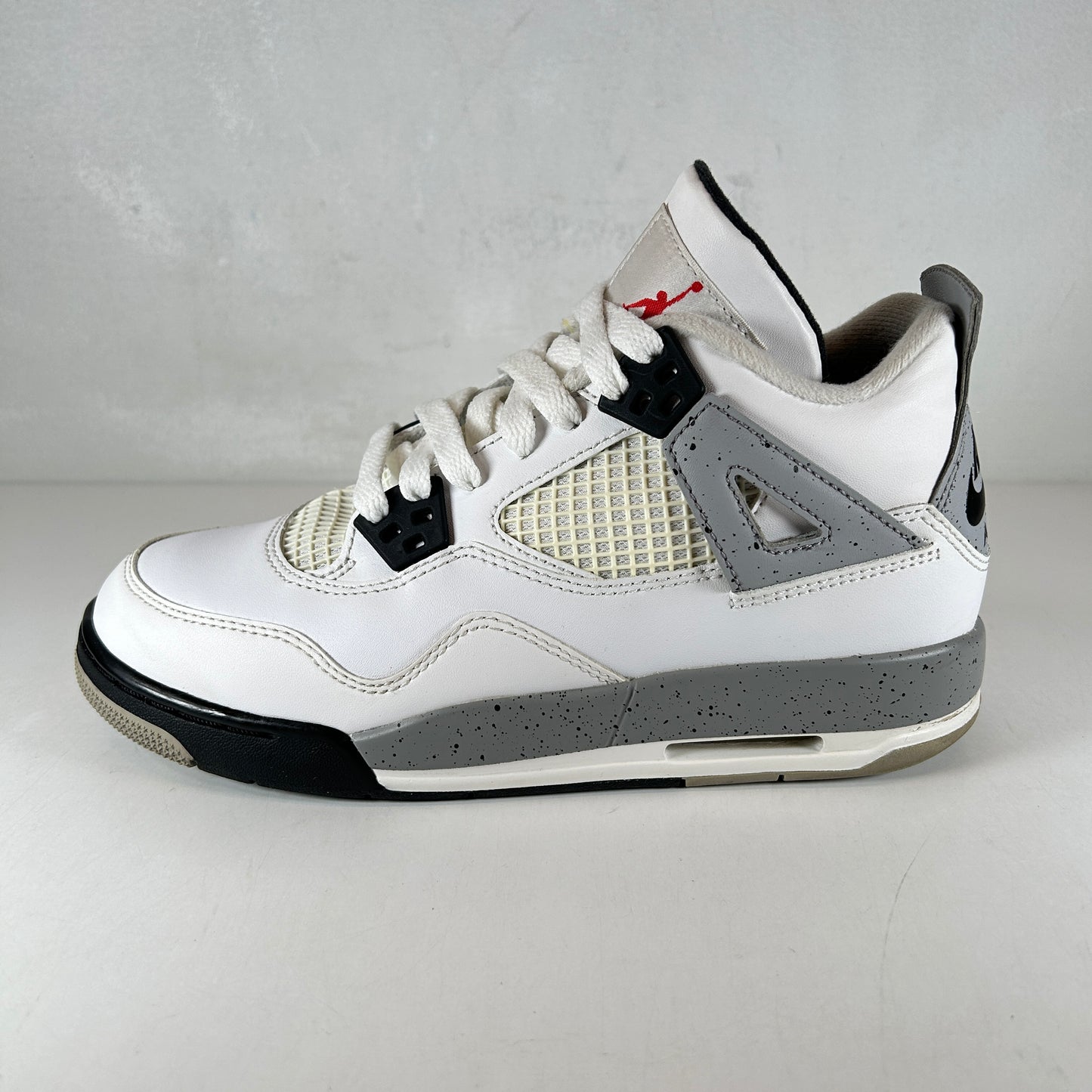 836016 192 Jordan 4 White Cement GS [USED] - 4.5 Y (Used)