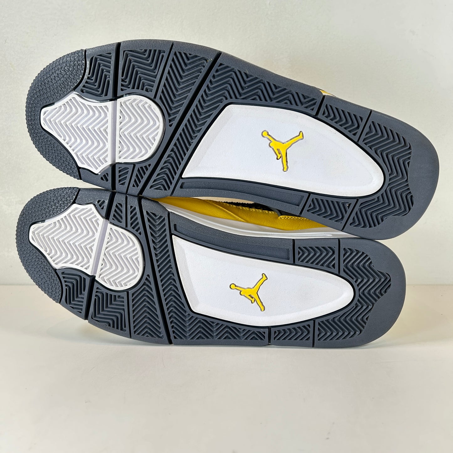 CT8527 700 Jordan 4 Retro Lightning (2021) [USED] - 10 M (Used4)