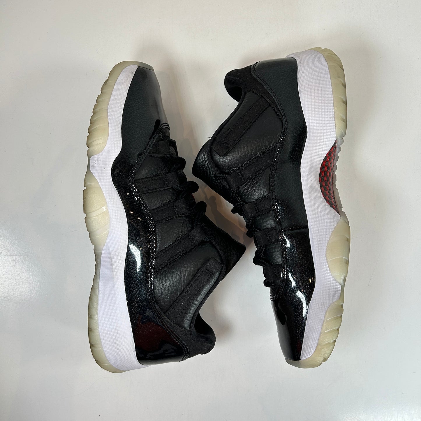 AV2187 001 Jordan 11 Retro Low 72-10 [USED] - 9 M (Used)