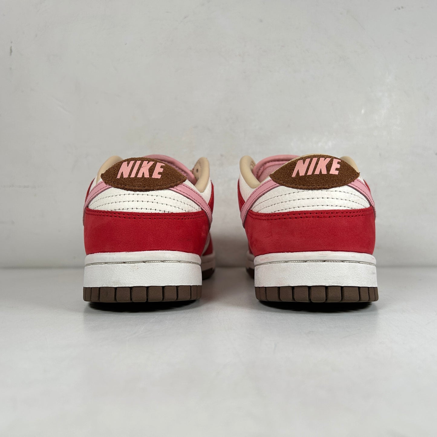 FB7910 600 Nike Dunk Low PRM Bacon (Mujeres)