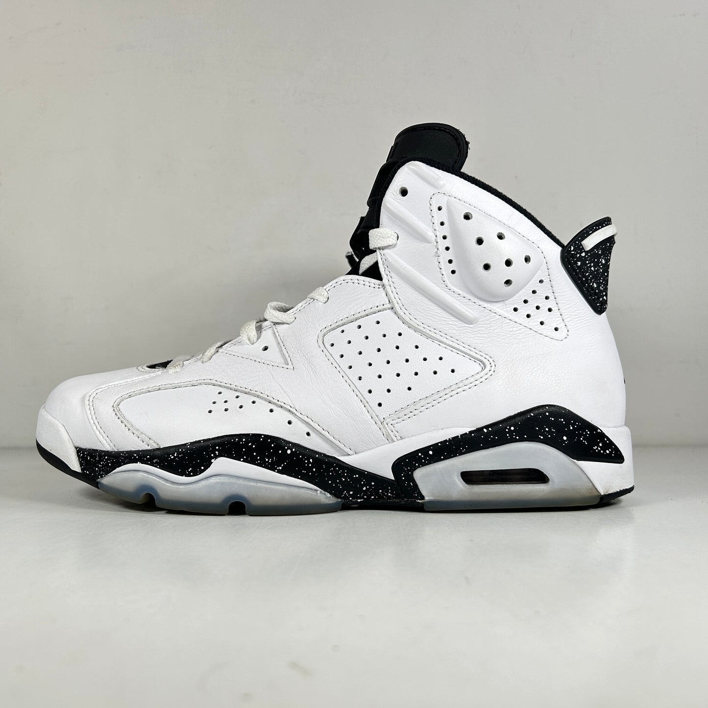 CT8529 112 Jordan 6 Retro Reverse Oreo [USED] - 10.5 M (Used)