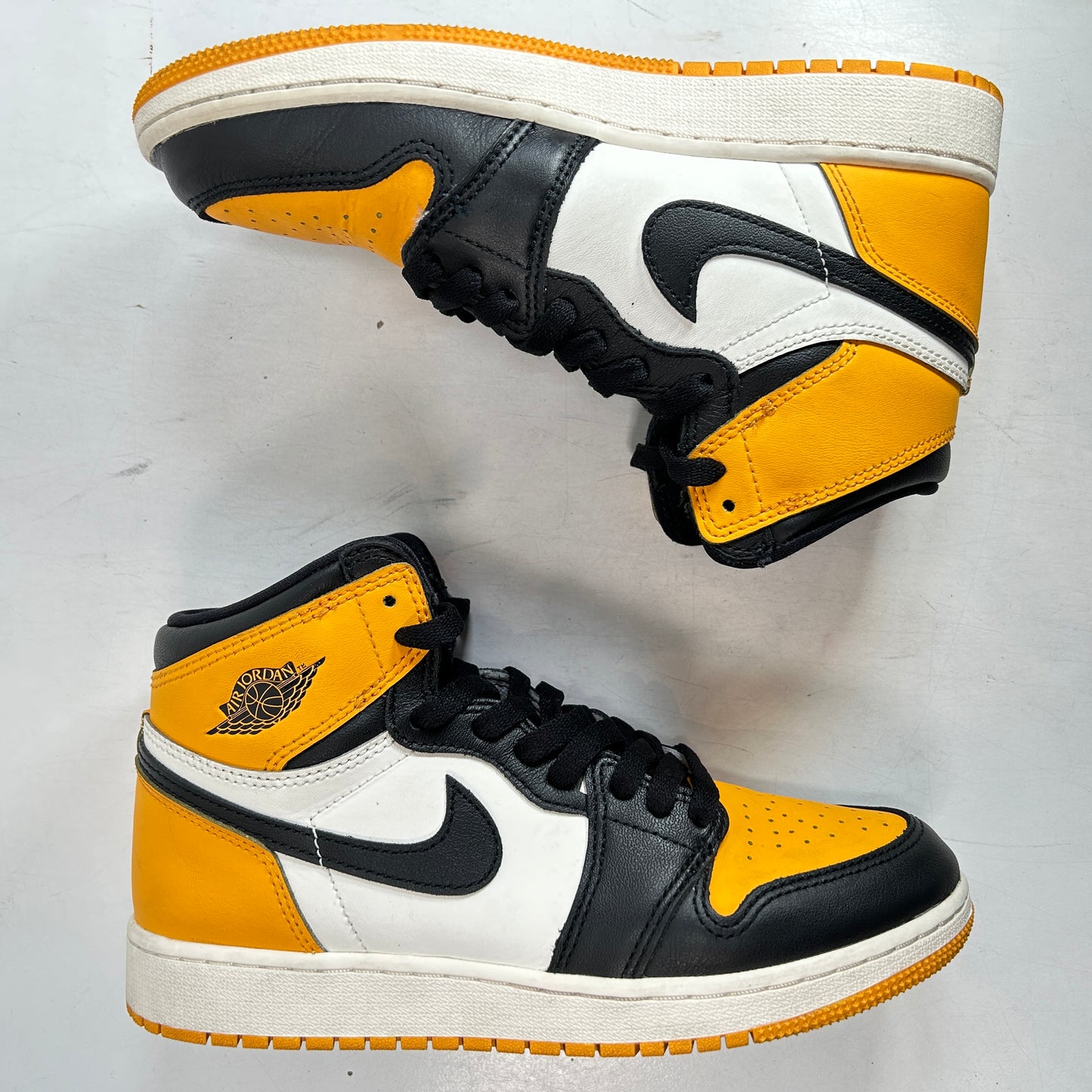 575441 711 Jordan 1 Retro High OG Taxi (GS) [USED] - 5.5 Y (Used)