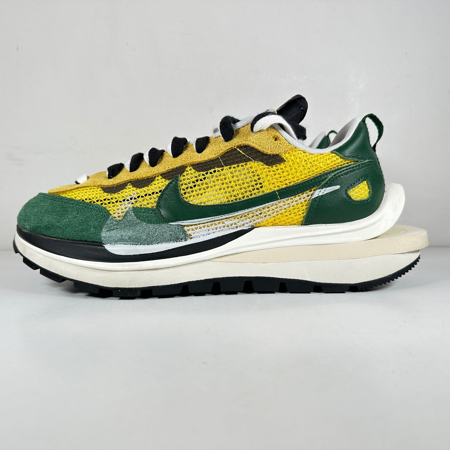 CV1363 700 Nike Vaporwaffle sacai Tour Yellow Stadium Green [USED] - 11 M (Used) (Missing Insoles)