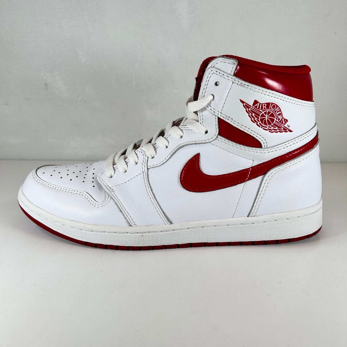 555088 103 Jordan 1 Retro Metallic Red (2017) [USED] - 10.5 M (Used)