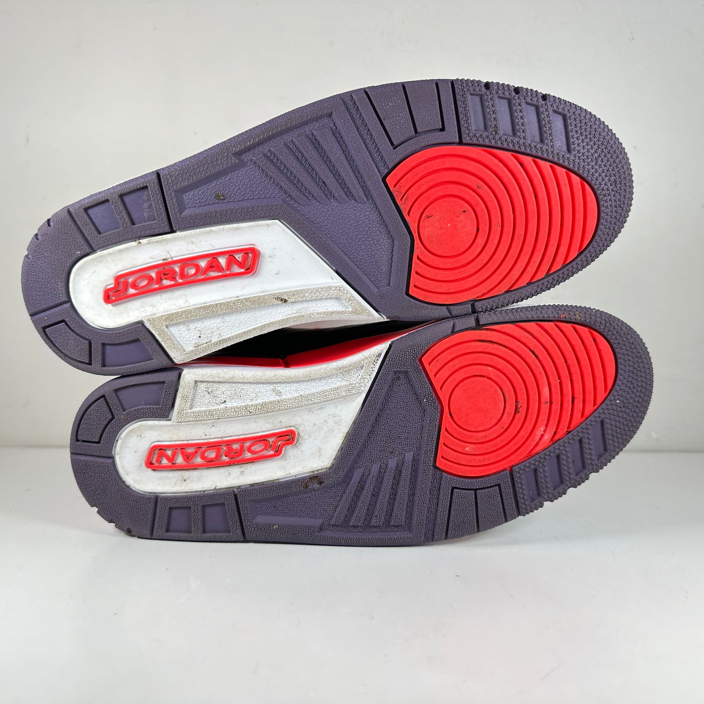 136064 005 Jordan 3 Retro Crimson [USED] - 10.5 M (Used)