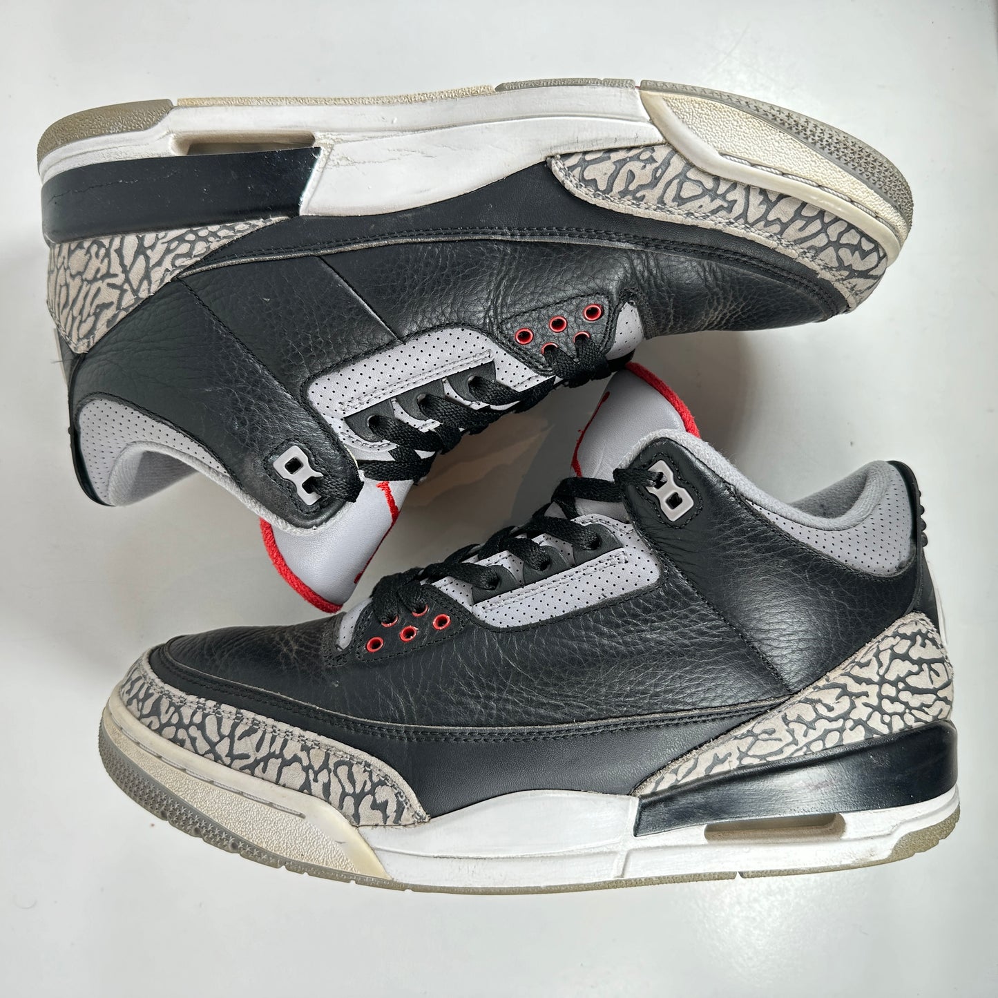 854262 001 Jordan 3 Black Cement 2018 [USED] - 10.5 M (Used) (No Box)