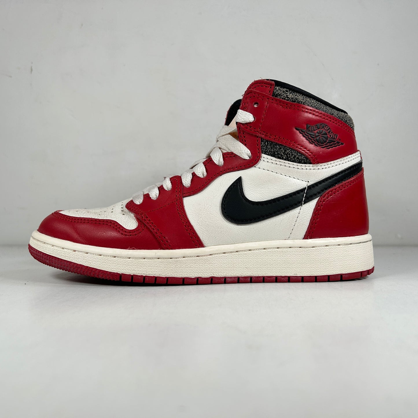 FD1437 612 Jordan 1 Retro High OG Chicago Lost and Found (GS) [USED] - 5 Y (Used)