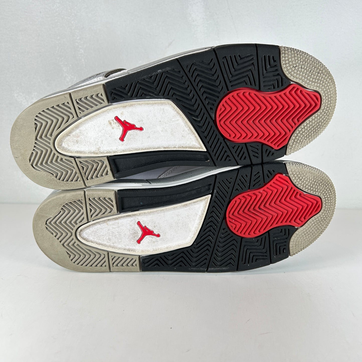 836016 192 Jordan 4 White Cement GS [USED] - 4.5 Y (Used)