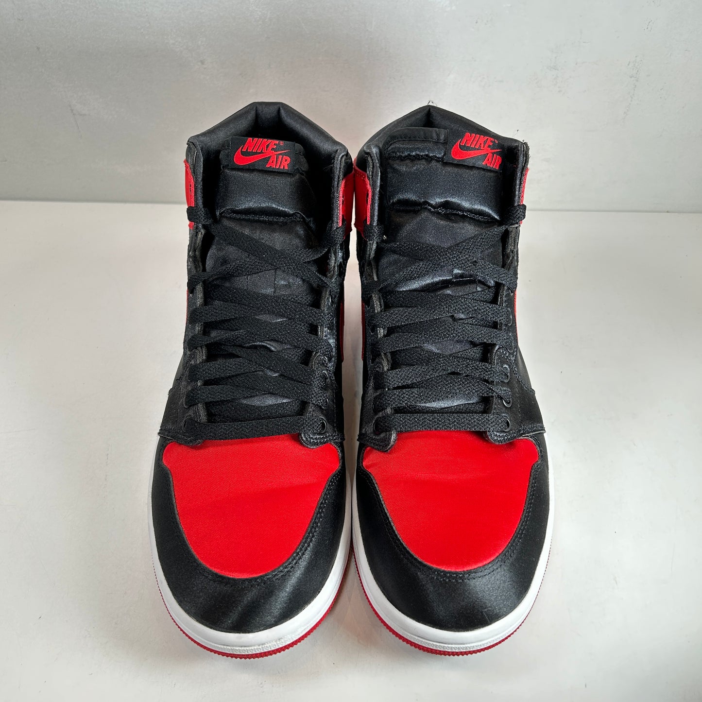 FD4810 061 Jordan 1 Retro High OG Satin Bred [USED] - 12 W (Used)