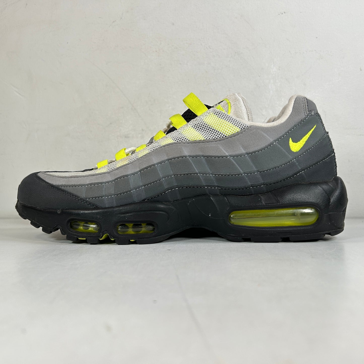 CT1689 001 Nike Air Max 95 OG Neon (2020) - 11 M (Used)