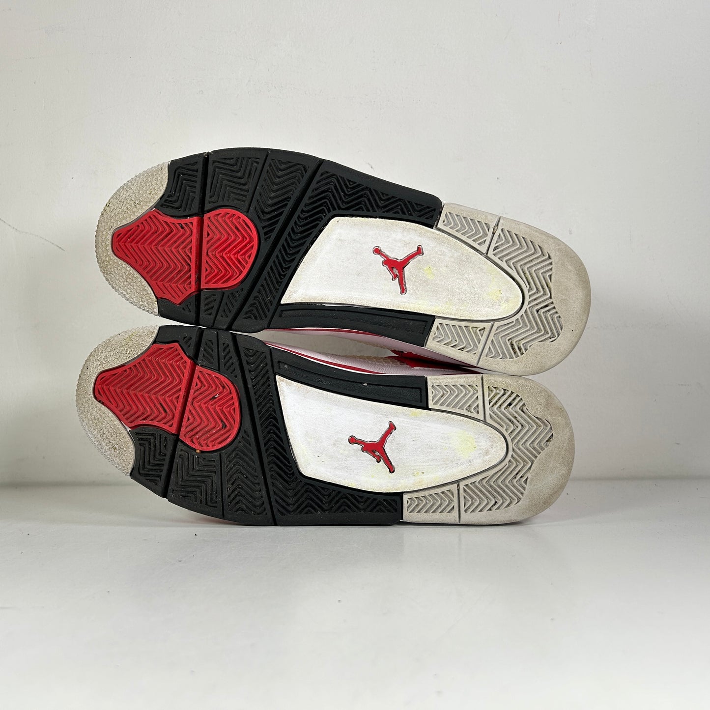 DH6927 161 Jordan 4 Retro Red Cement [USED] - 9.5 M (Used)