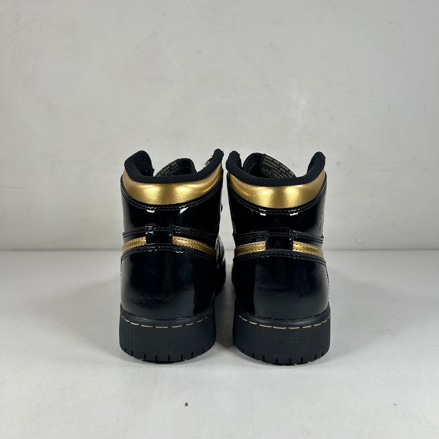 575441 032 Jordan 1 Black Metallic Gold 2020 [USED] - 5 Y (Used)