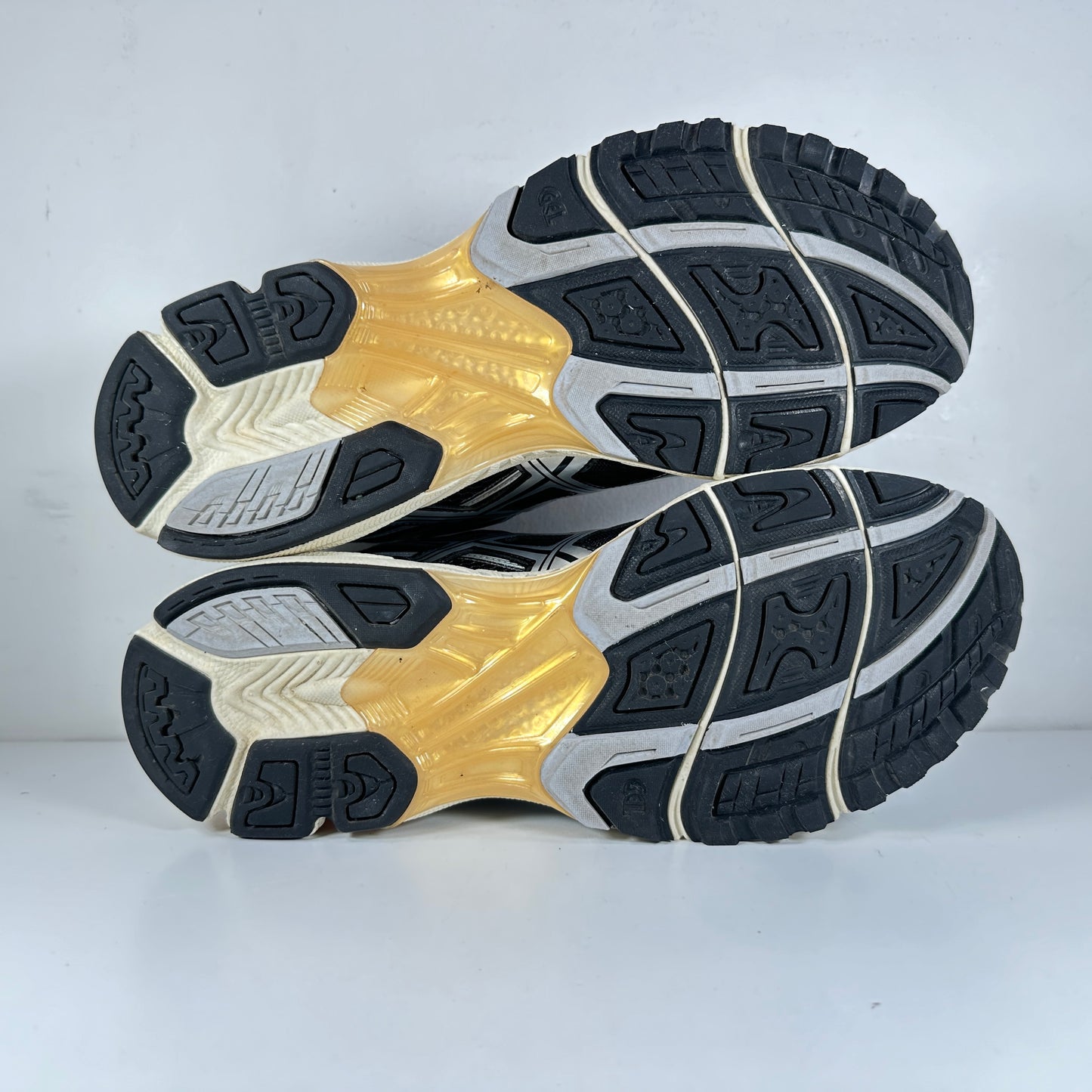 1203A543 020 ASICS Gel-Nimbus 10.1 Piedmont Grey [USED] - 11.5 M (Used)