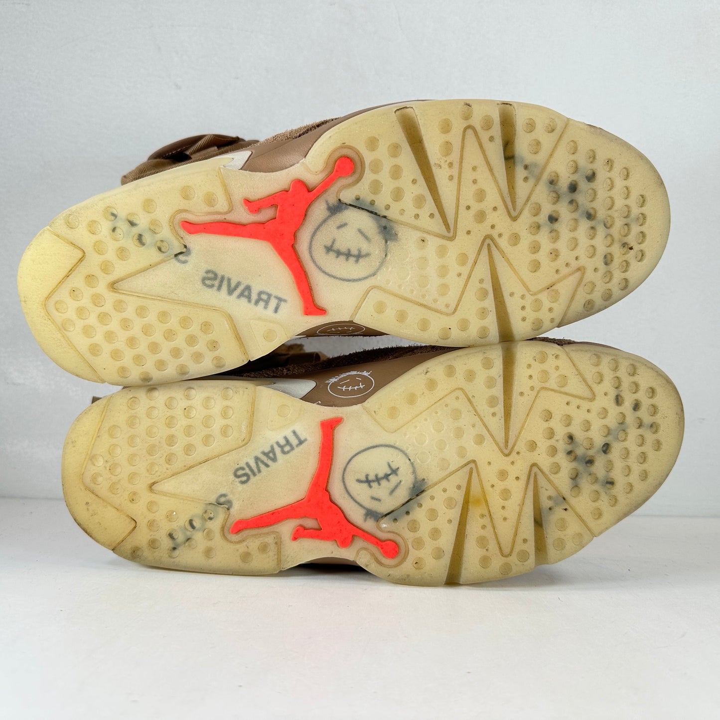 DH0690 200 Jordan 6 Retro Travis Scott British Khaki [USED] - 9.5 M (Used)