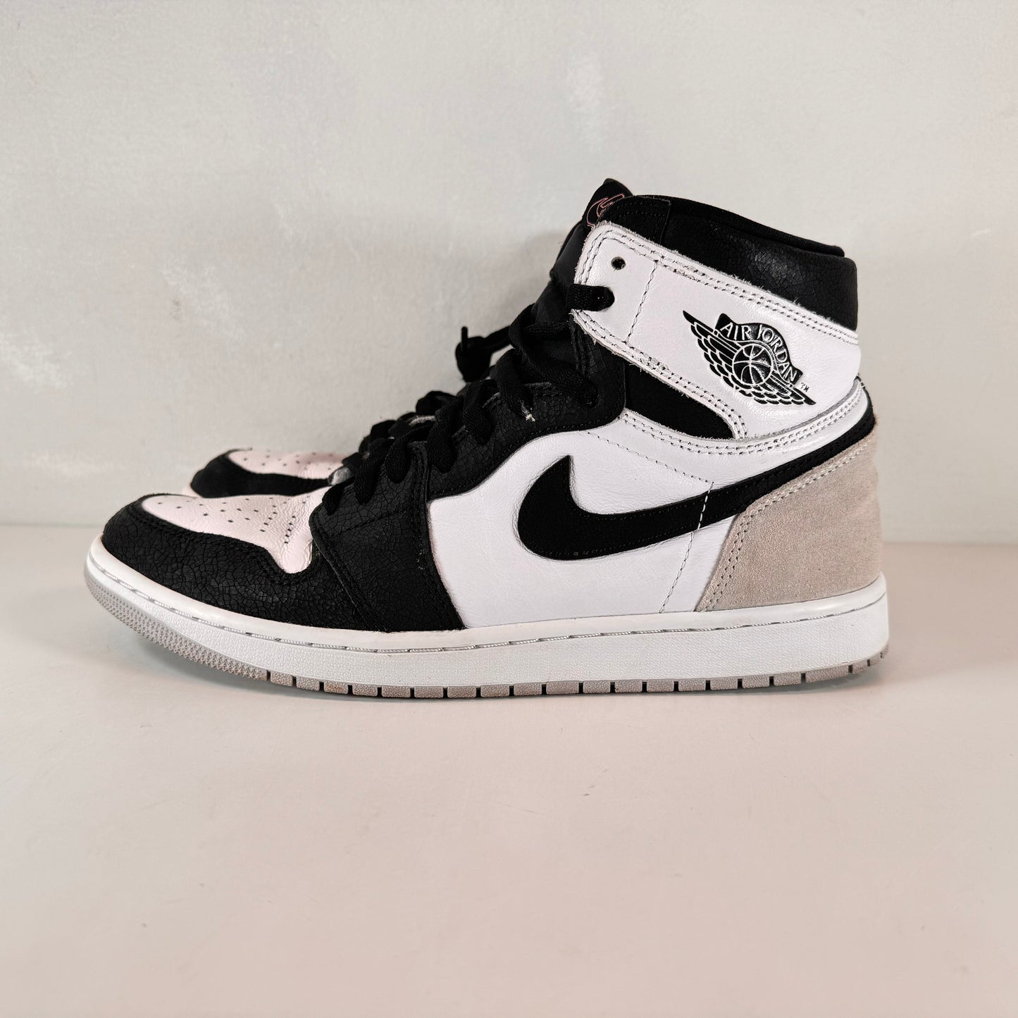 555088 108 Jordan 1 Retro High OG Bleached Coral [USED] - 10.5 M (Used)