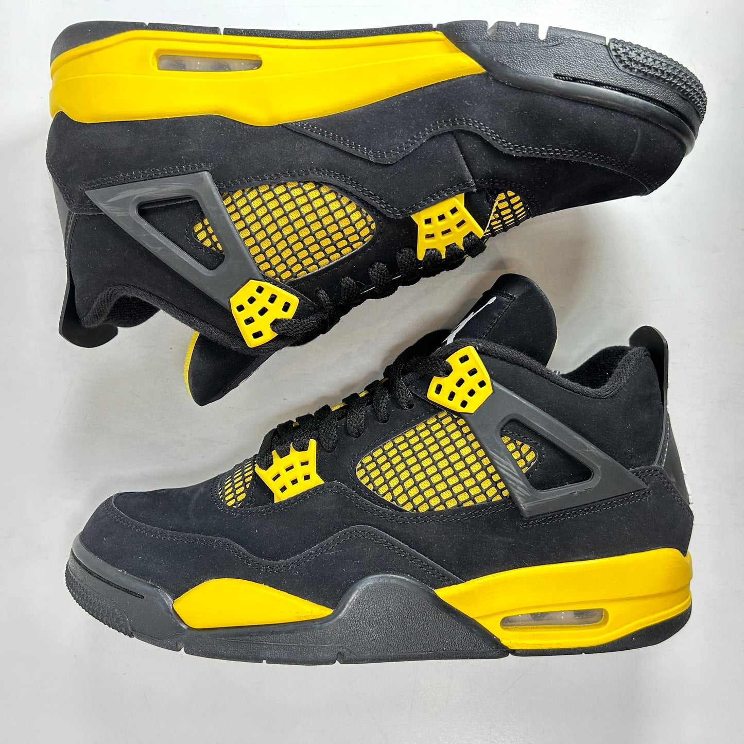 DH6927 017 Jordan 4 Retro Thunder [USED] - 9 M (Used3)