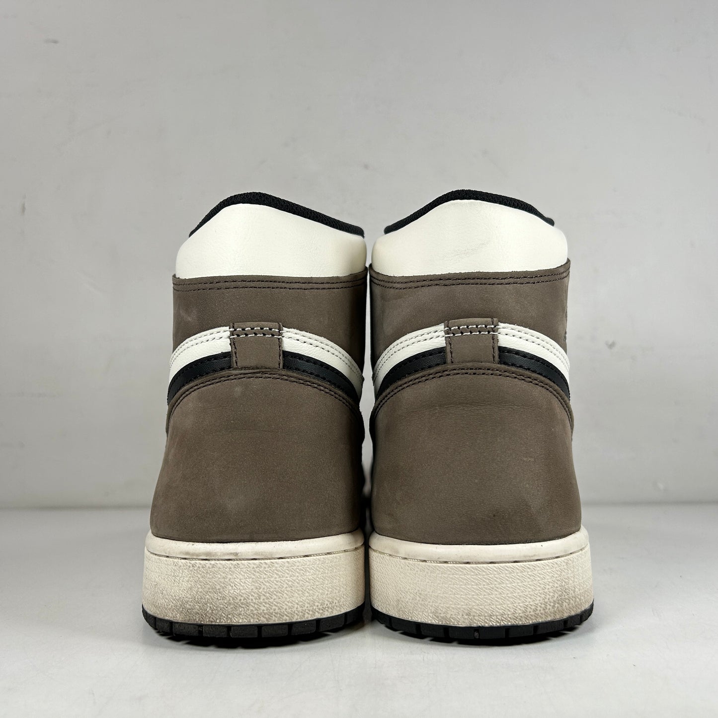 555088 105 Jordan 1 Mocha [USED] - 13 M (VNDS)