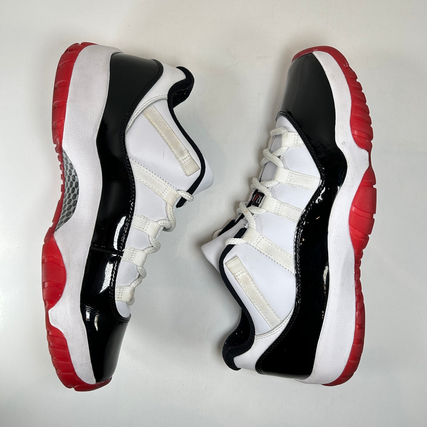 AV2187 160 Jordan 11 Retro Low Concord Bred [USED] - 9.5 M (Used) (No Box)