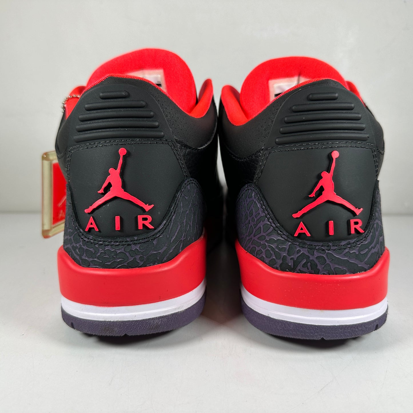 136064 005 Jordan 3 Retro Crimson [USED] - 10.5 M (Used)