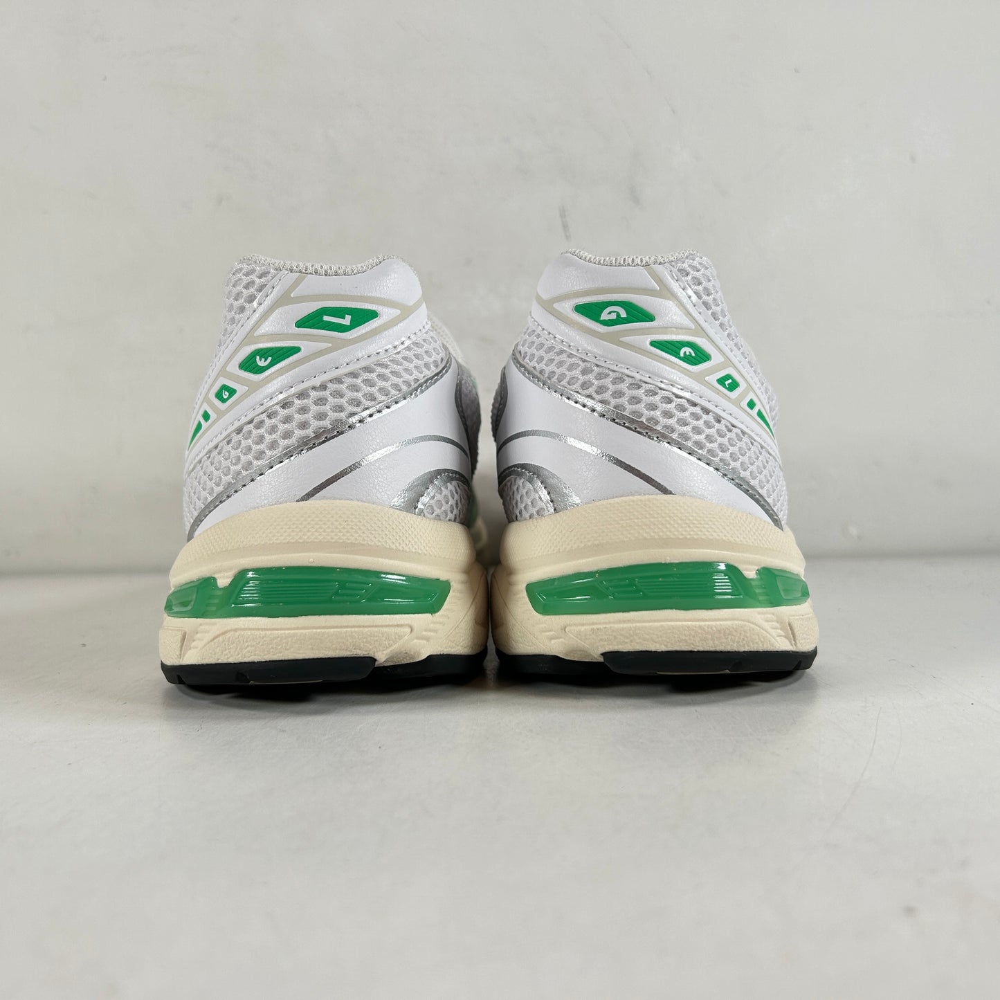 1202A164 114 ASICS Gel-1130 White Malachite Green Off White Midsole (Women's) [USED] - 10 M (Used)