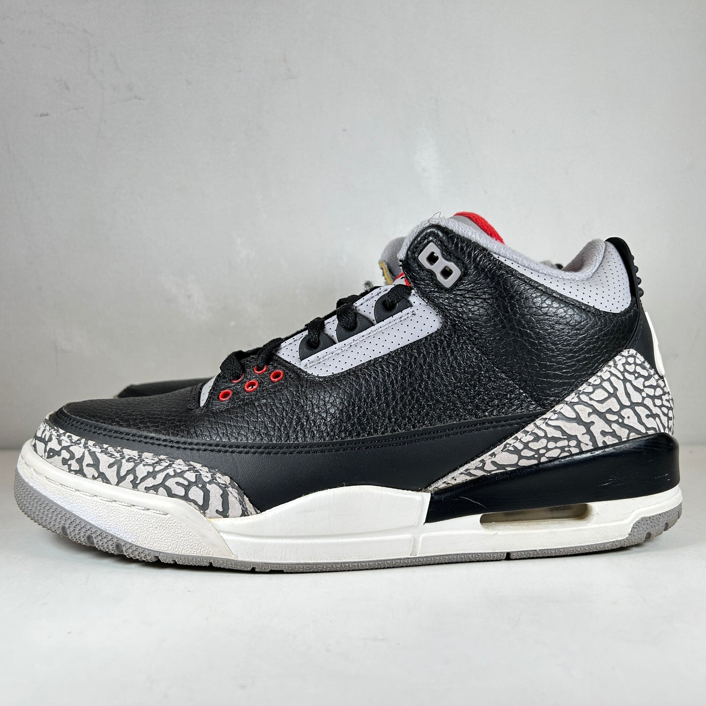 854262 001 Jordan 3 Black Cement 2018 [USED] - 10 M (Used) (No Box)