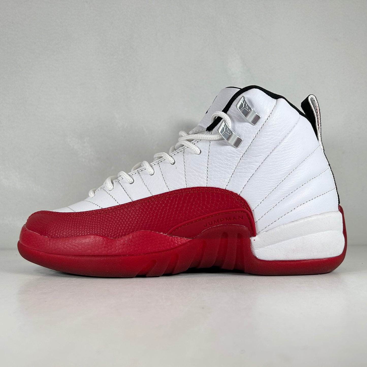 153265 002 Jordan 12 Retro Flu Game (2016) (GS) [USED] - 6 Y (Used)