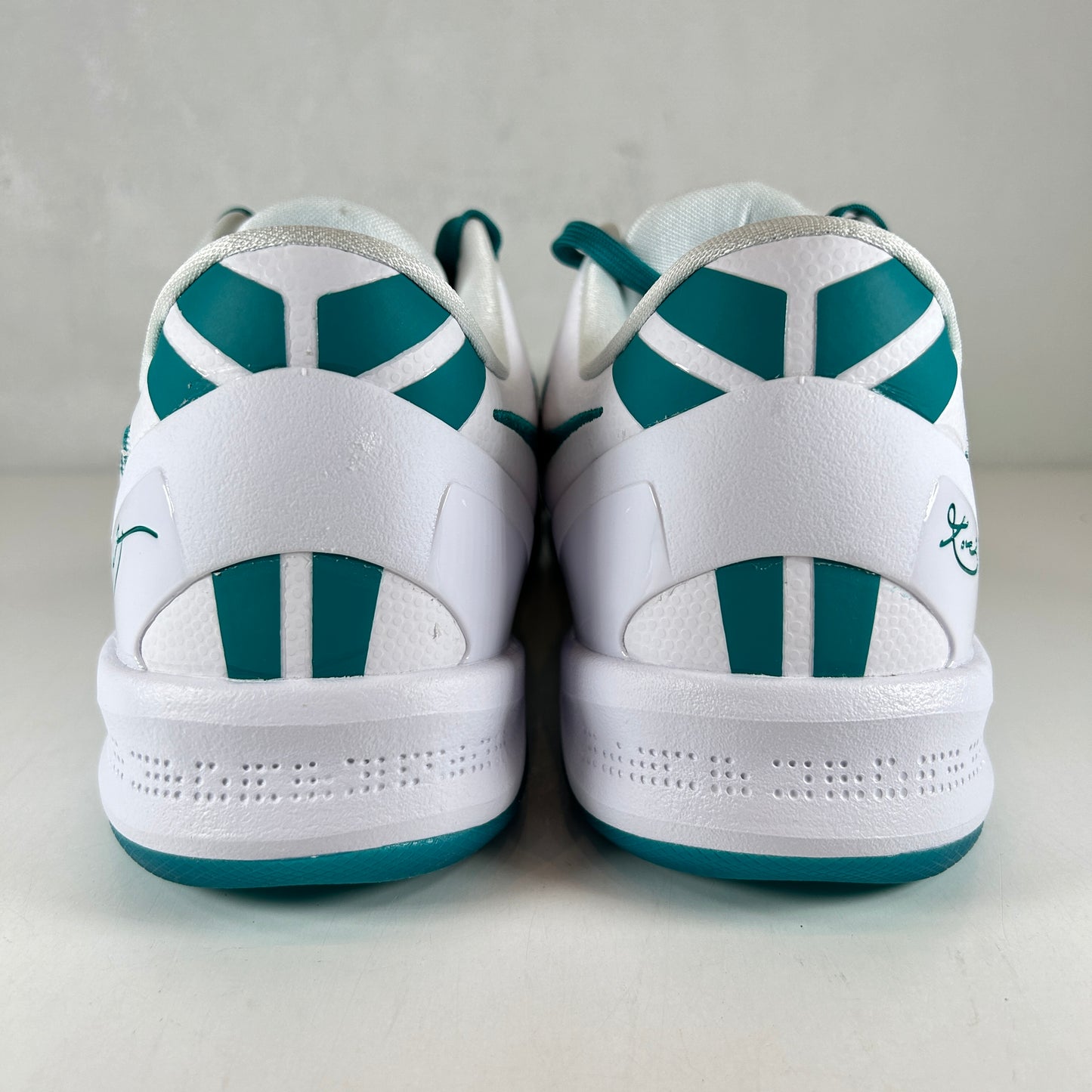 FQ3549 101 Nike Kobe 8 Protro Radiant Emerald - 9 M (USED)