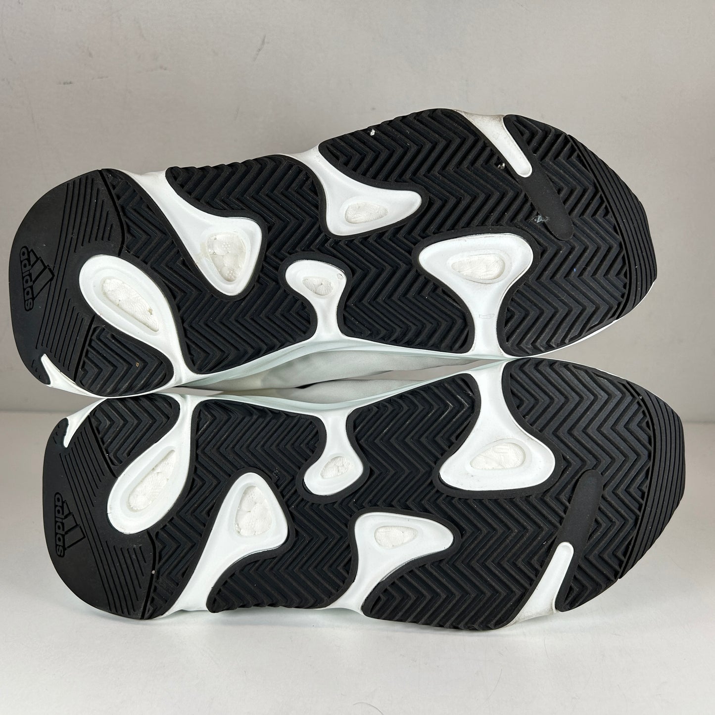 IG4798 adidas Yeezy Boost 700 MNVN Laceless Analog [USED] - 9 M (Used)