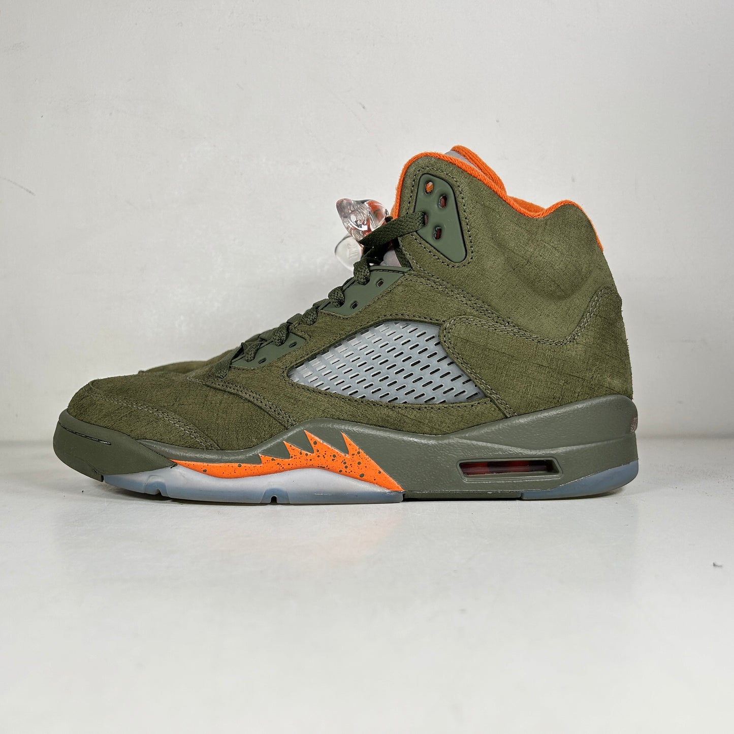 DD0587 308 Jordan 5 Retro Olive (2024) [USE] - 9 M (Used)