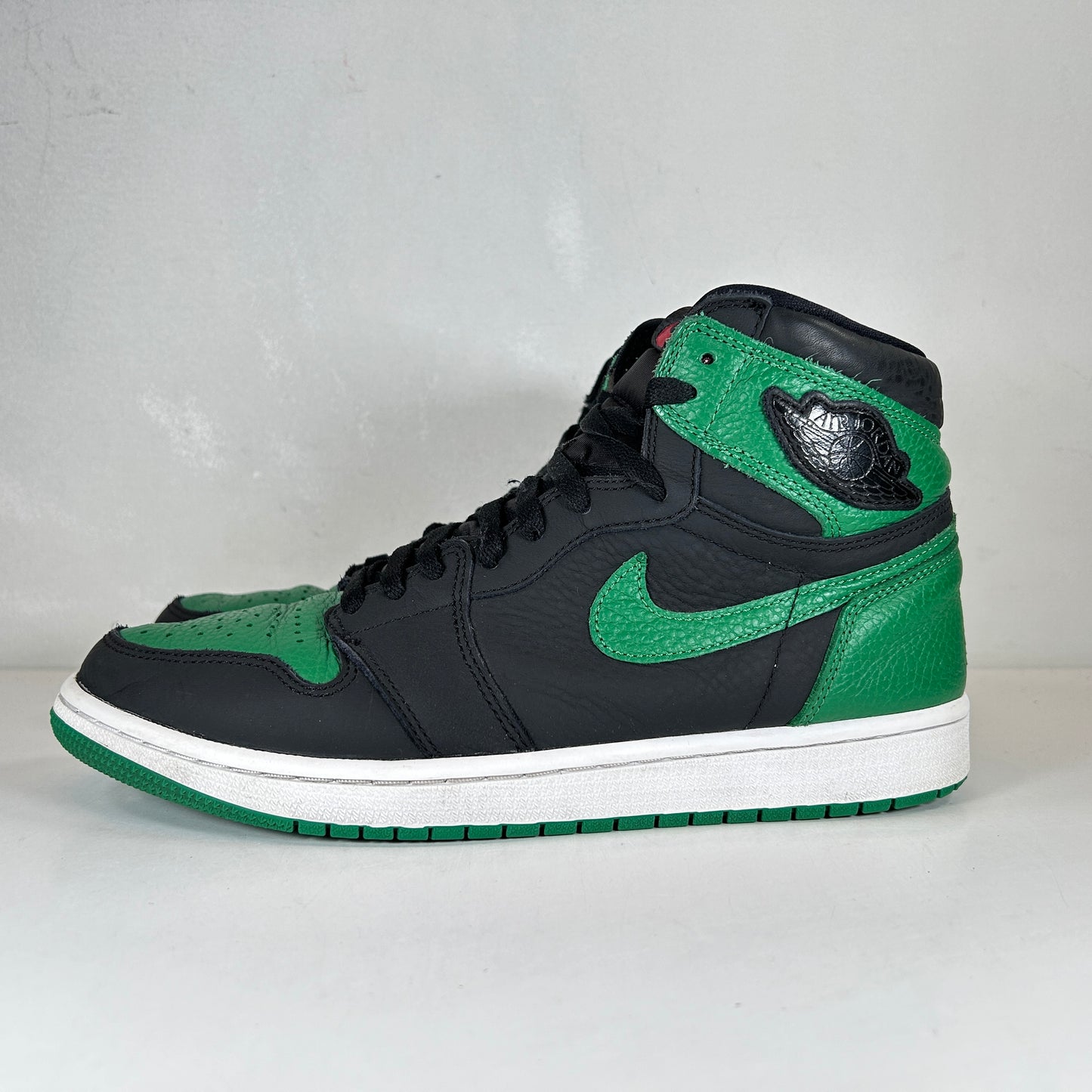 555088 030 Jordan 1 Pine Green 2.0 [USED] - 9.5 M (Used)