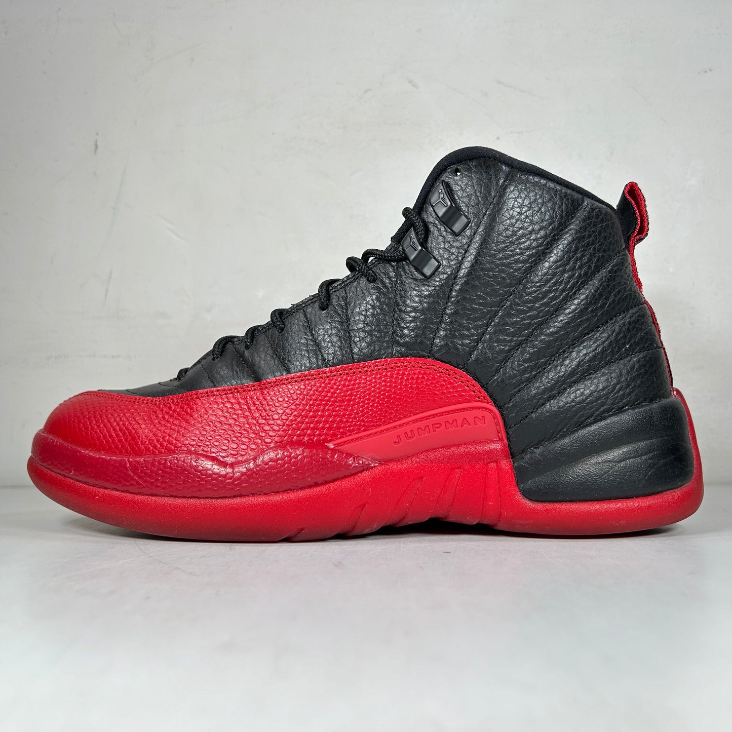 130690 002 Jordan 12 Retro Flu Game (2016) [USED] - 9.5 M (Used)