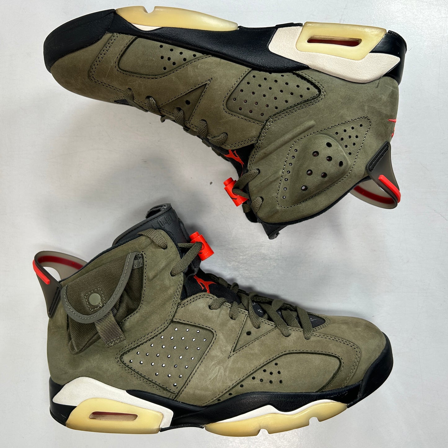 CN1084 200 Jordan 6 Retro Travis Scott [USED] - 8.5 M (Used)