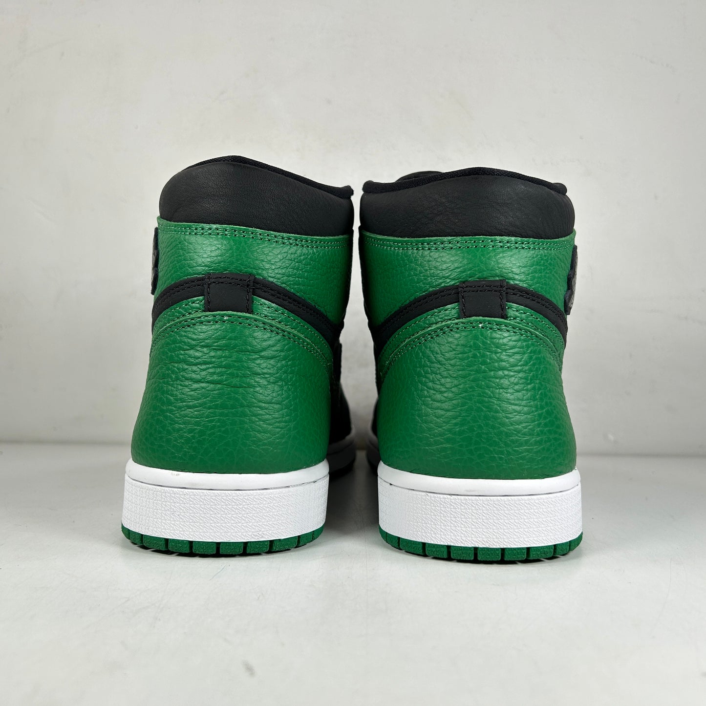 555088 030 Jordan 1 Pine Green 2.0 [USED] - 11 M (Used)