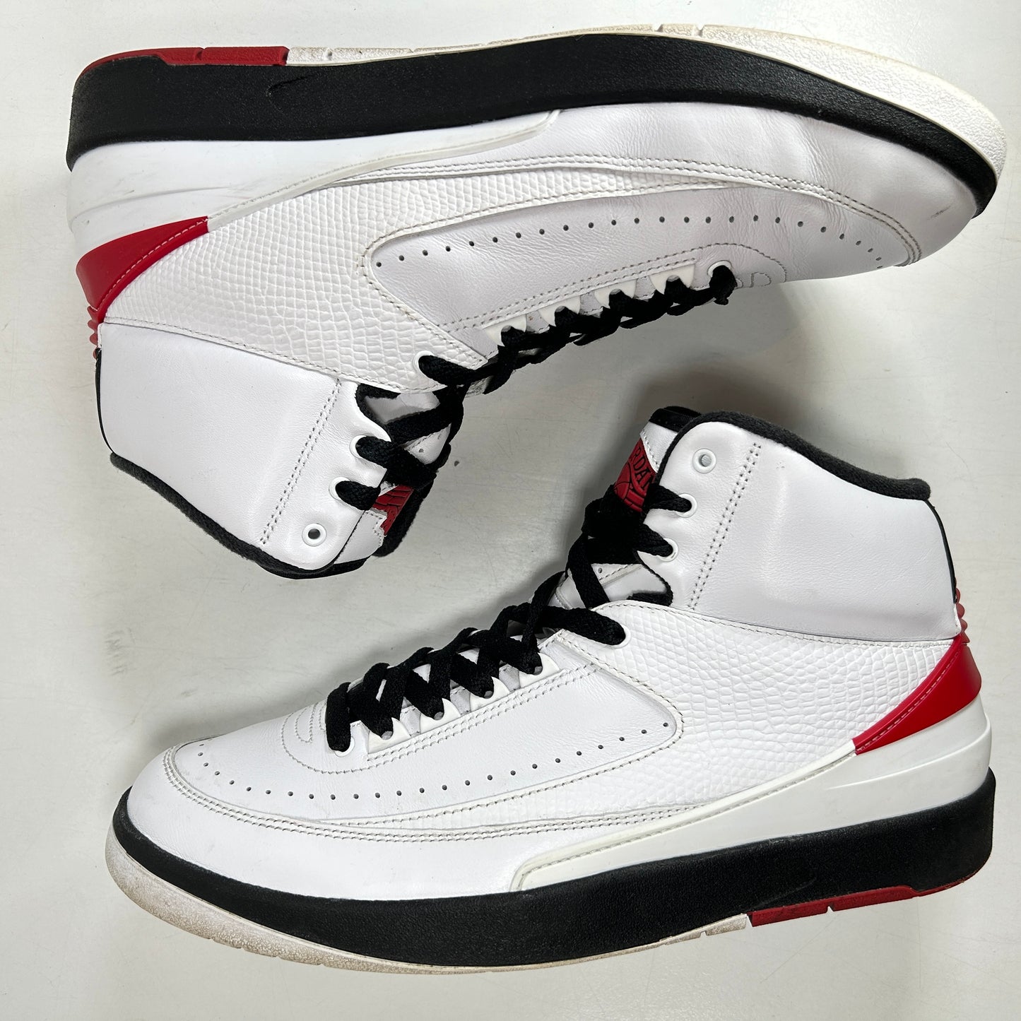 DX2454 106 Jordan 2 Retro OG Chicago (2022) [USED] - 11.5 M (Used)