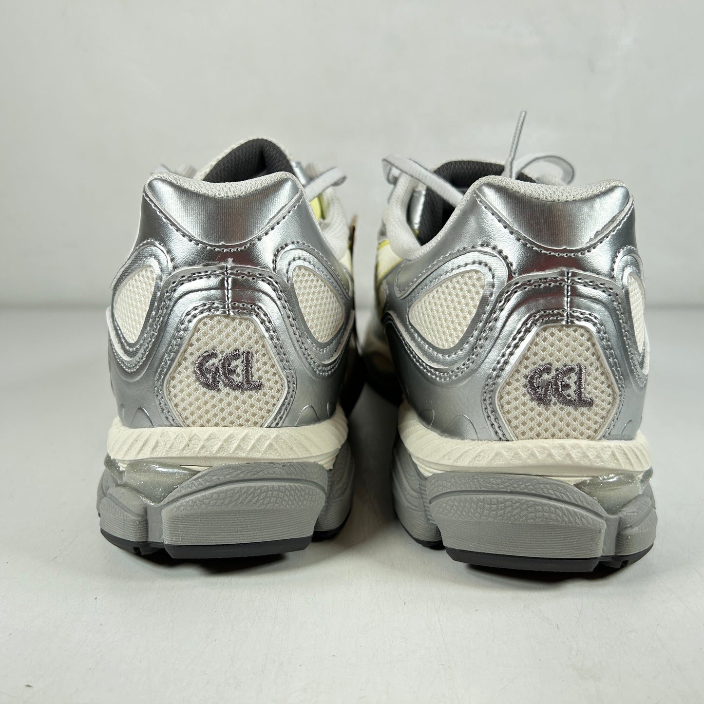1202A498 100 ASICS Gel-NYC EMMI White Huddle Yellow (Women's) [USED] - 12 W / 10.5 M (VNDS)