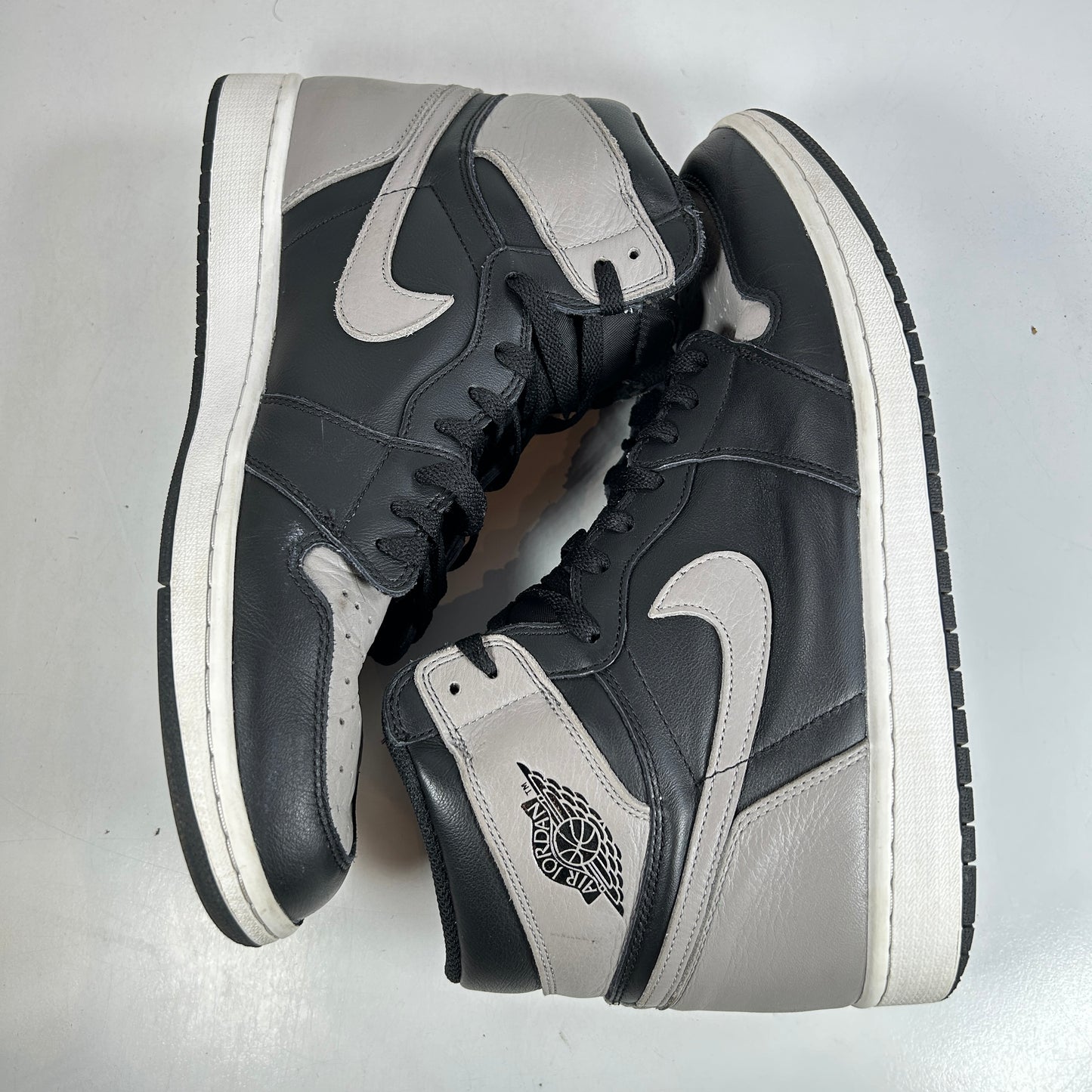 555088 013 Jordan 1 Sombra (2018)