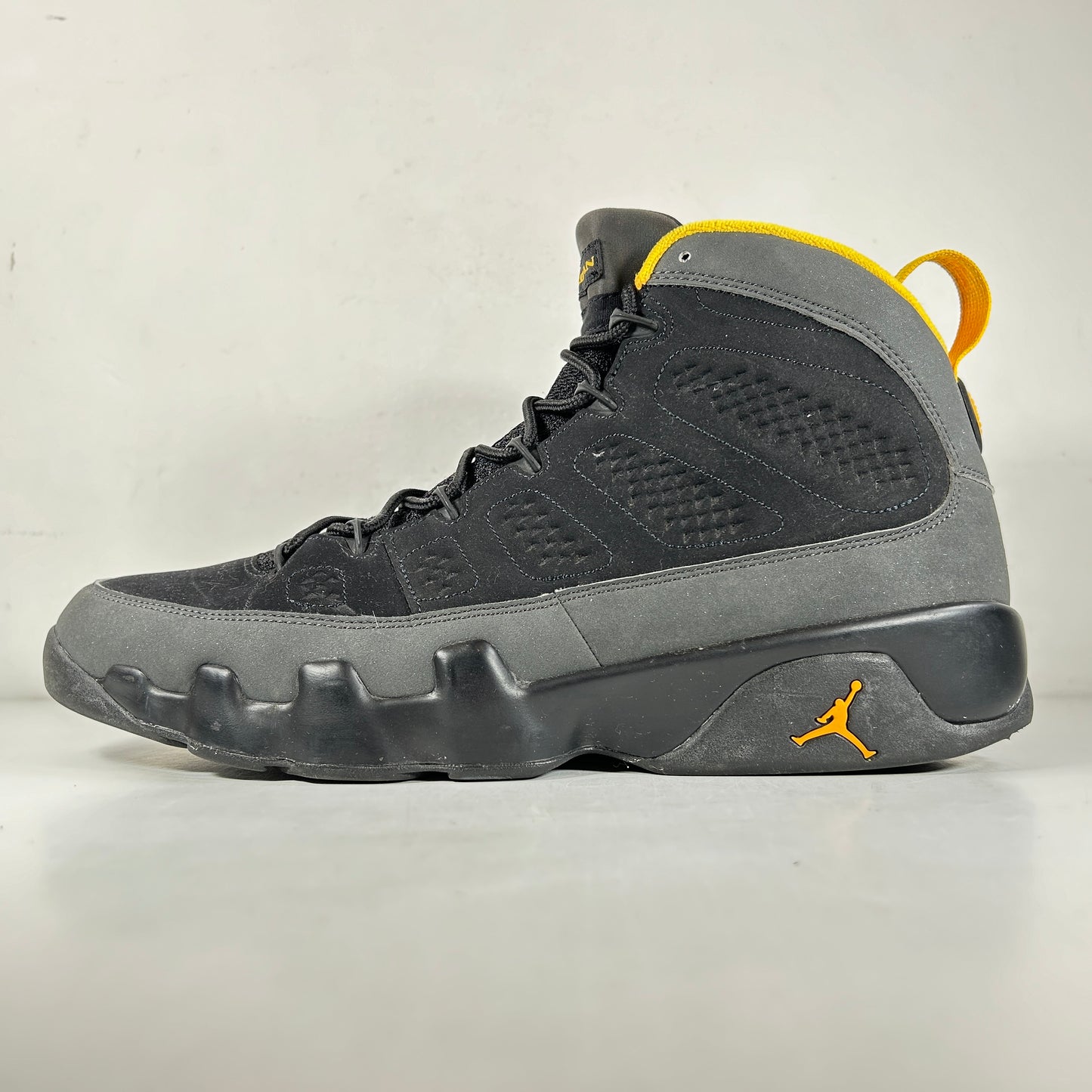 CT8019 070 Jordan 9 Retro Dark Charcoal University Gold [USED] - 13 M (Used) (Replace Box)